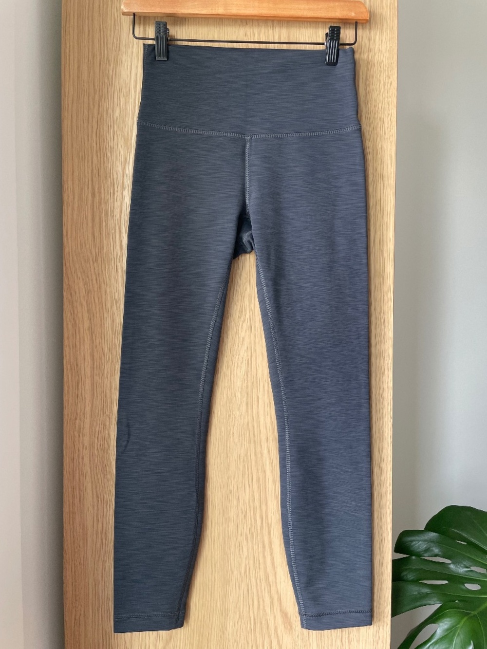 Lululemon Wunder Train HR Tight 25” - Size 6